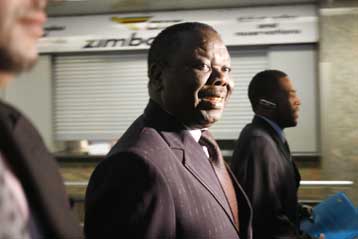 Επέστρεψε στη Ζιμπάμπουε ο ηγέτης της αντιπολίτευσης