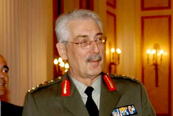 Αναβολή της επίσκεψης του αρχηγού ΓΕΕΘΑ στην Τουρκία ζητά το ΠΑΣΟΚ