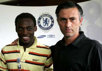 «Υπογράφω στην Ίντερ, έρχεσαι;» διαμηνύει ο Μουρίνιο στον Εσιέν