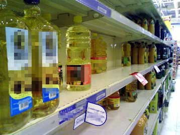 Στα ράφια βρίσκονται ακόμη 7.000 τόνοι από το «ένοχο» ηλιέλαιο