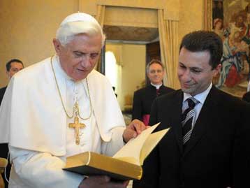 «Ρεσιτάλ» προκλητικότητας από την ΠΓΔΜ στον εορτασμό του Αγίου Κυρίλλου