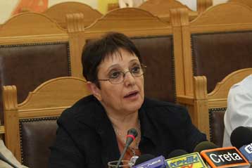 Αιχμηρά βέλη κατά πάντων για την Παιδεία από την Αλέκα Παπαρήγα