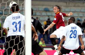 Η Ρόμα δεν άφησε την Ίντερ να κάνει το νταμπλ και πήρε το Κύπελλο