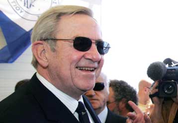 Απορία για τις θέσεις Μητσοτάκη σχετικά με την Αποστασία εκφράζει ο τέως βασιλιάς