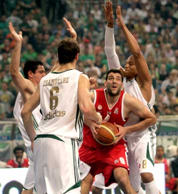 Μοιρασμένες οι πιθανότητες για Μπουρούση ενόψει του δεύτερου τελικού