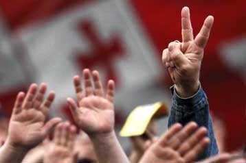 Στους δρόμους η αντιπολίτευση της Γεωργίας καταγγέλλοντας εκλογική νοθεία