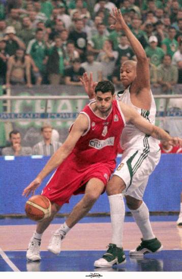 Μαθημένοι στα προβλήματα εκτιμά ο Παπαμακάριος για τον «λαβωμένο» Ολυμπιακό