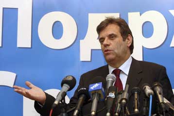 Έκκληση του Κοστούνιτσα στους Σοσιαλιστές για κυβερνητική συνεργασία