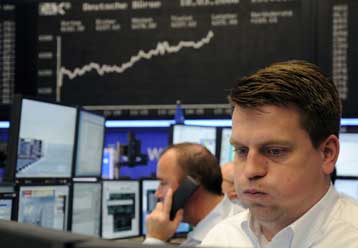 Πτωτικές τάσεις αλλά και συγκρατημένα κέρδη στις ευρωπαϊκές αγορές τη Δευτέρα