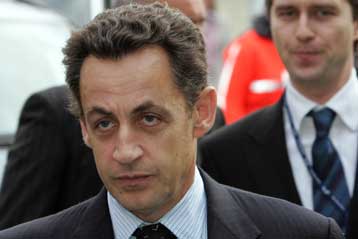 Στο βήμα της Βουλής των Ελλήνων θα ανέβει ο Νικολά Σαρκοζί