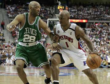 Νίκη των Πίστονς επί των Σέλτικς και 2-2 στη σειρά των τελικών