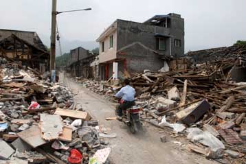 Εκατοντάδες χιλιάδες κατοικίες κατέρρευσαν στην Κίνα από νέους μετασεισμούς