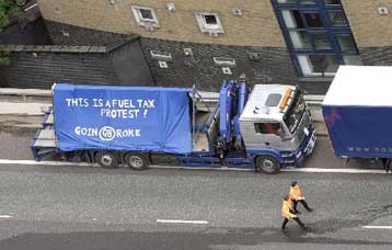 Ιδιοκτήτες φορτηγών και αλιείς διαμαρτύρονται για τα καύσιμα σε Βρετανία και Γαλλία