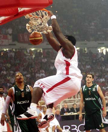 Ο Ολυμπιακός ισοφάρισε τον Παναθηναϊκό, δεύτερη νίκη για το Μαρούσι