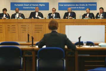 Αρνείται το ΕΔΑΔ την χορήγηση ασύλου σε οροθετική γυναίκα από την Ουγκάντα