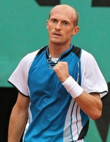 Νταβιντένκο και Κουζνέτσοβα «επιβίωσαν» των βροχοπτώσεων στο Ρολάν Γκαρός