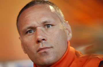 Ο Φαν Μπάστεν έκοψε τον Μπουλαρούζ από την 23άδα της Ολλανδίας