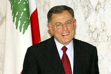 Εντολή σχηματισμού κυβέρνησης στον Φουάντ Σινιόρα έδωσε ο πρόεδρος του Λιβάνου