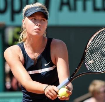 Ζορίστηκε η Σαράποβα στο Ρολάν Γκαρός, εγκατέλειψε λόγω τραυματισμού ο Φερέρο