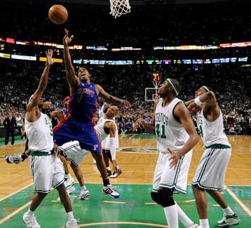 Ένα βήμα από τον τελικό του ΝΒΑ οι Σέλτικς μετά τη νίκη επί των Πίστονς με 106-102