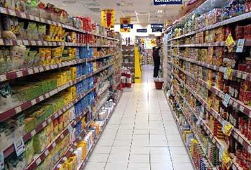 Με «συμφωνίες κυρίων» επιχειρεί η κυβέρνηση να συγκρατήσει τις ανατιμήσεις στην αγορά