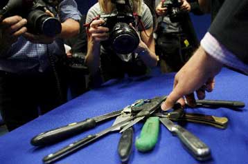 «Συναγερμός» στη Βρετανία για την έξαρση εφηβικών εγκλημάτων με μαχαίρι