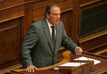 Οξύτατη αντιπαράθεση στη Βουλή για την κατάσταση στην ανώτατη εκπαίδευση