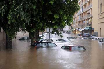 Καταρρακτώδεις βροχές πλήττουν την Ευρώπη – Θύματα θρηνεί η Ιταλία