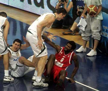 Με πρόστιμο 6.000 ευρώ τιμωρήθηκαν Τομάσεβιτς και Γουντς