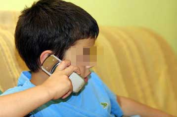 Χρήστες κινητών τηλεφώνων 2 στους 3 μαθητές του Δημοτικού