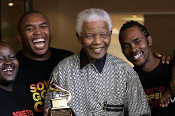 Queen και Ανι Λένοξ θα τραγουδήσουν στο Λονδίνο για τα 90ά γενέθλια του Ν.Μαντέλα