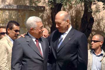 Κανονικά οι συνομιλίες, παρά τη δικαστική έρευνα, διαβεβαιώνει ο Ολμέρτ τον Αμπάς