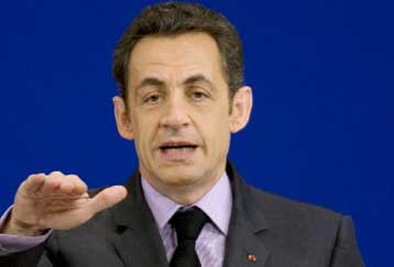 Ενίσχυση εισοδημάτων εξετάζει η ΕΕ, στο κενό η πρόταση Σαρκοζί για τον ΦΠΑ στα καύσιμα