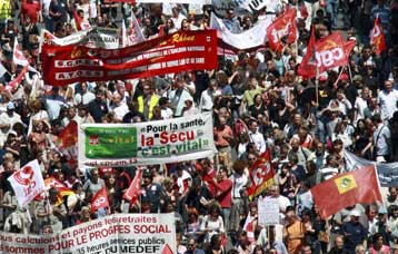 Κλιμακώνονται οι κινητοποιήσεις στη Γαλλία για τις τιμές των καυσίμων