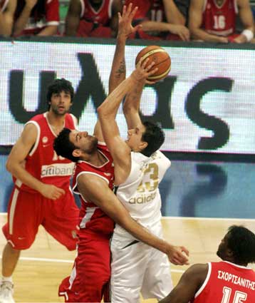 Λύνουν …διαφορές με φόντο ένα τρόπαιο και ένα εισιτήριο για την Ευρωλίγκα