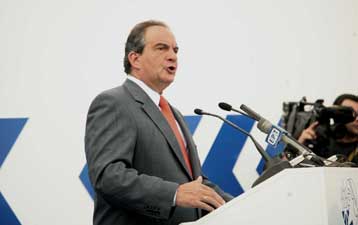 «Στοχευμένες κοινωνικές μεταβιβάσεις» προτείνει ο Κ.Καραμανλής για την ακρίβεια