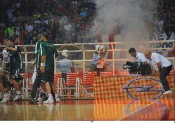 Δύο αγωνιστικές και πρόστιμο στον Ολυμπιακό για τα επεισόδια στο ΣΕΦ