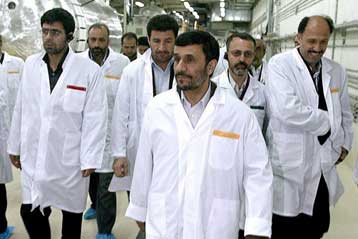 Στο Ιράν ο Χαβιέρ Σολάνα με νέα προσφορά για το πυρηνικό πρόγραμμα