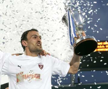 Στο… χορτάρι του κάμπου θα κρεμάσει τα παπούτσια του ο Νταμπίζας