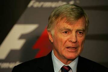 Παραμένει πρόεδρος της FIA ο Μόσλι παρά το σεξουαλικό σκάνδαλο