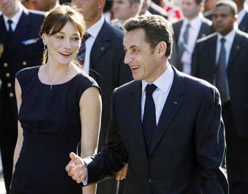 Εξοπλιστικά, αμυντική συνεργασία και ΠΓΔΜ στο «μενού» των επαφών Σαρκοζί-Καραμανλή