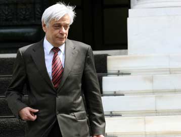 Θέματα παράνομης μετανάστευσης συζήτησαν Καραμανλής-Παυλόπουλος