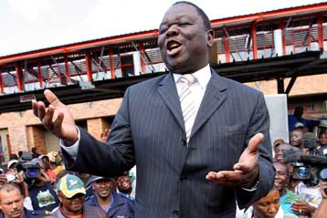 Υπό κράτηση για ώρες ο αρχηγός της αντιπολίτευσης στη Ζιμπάμπουε