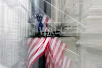 Σταθερότητα στη Γουόλ Στριτ, σε υποχώρηση τα ευρωπαϊκά χρηματιστήρια