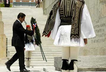 Διμερή και ευρωπαϊκά θέματα στην ατζέντα των επαφών Σαρκοζί στην Αθήνα