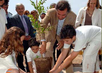 Συμβολική δεντροφύτευση στον αύλειο χώρο του Αρχαιολογικού Μουσείου Ελευσίνας