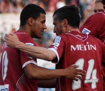 Απέρριψε η Λάρισα τη νέα πρόταση της ΑΕΚ για Κλέιτον, στην Γκενκ ο Τόζερ