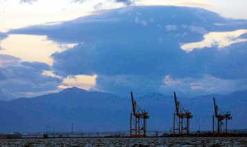 Με τη διασφάλιση ότι δεν θα τους «πάρει» ο ιδιώτης οι λιμενεργάτες επιστρέφουν στον ΟΛΘ