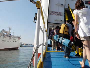 Κόντρα των ακτοπλόων για το «πάγωμα» στις τιμές των εισιτηρίων