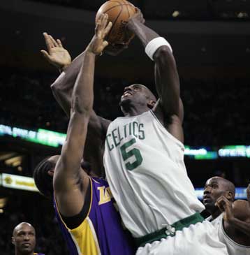 Τζάμπολ στους τελικούς του ΝΒΑ μεταξύ Σέλτικς και Λέικερς